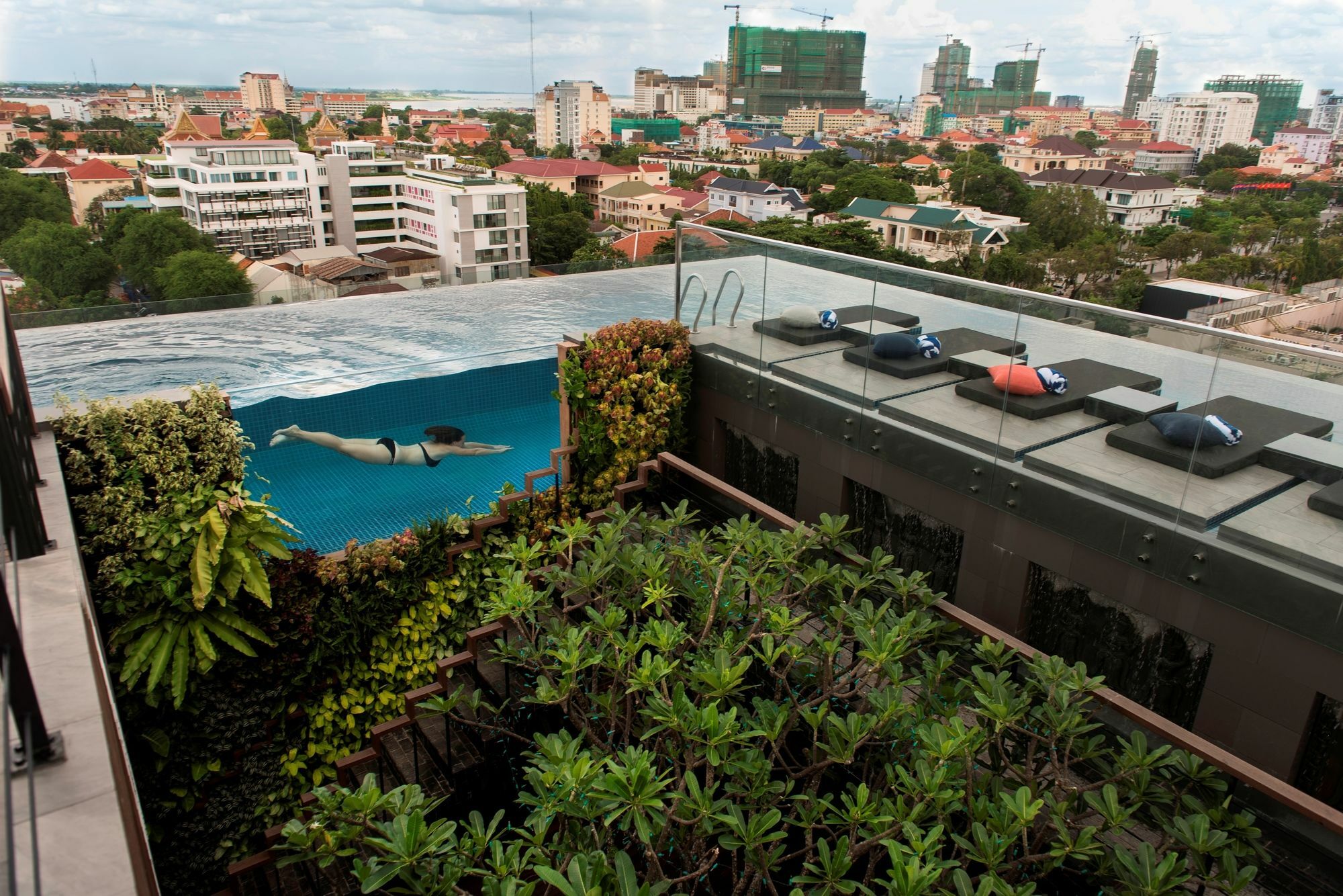 Aquarius Hotel And Urban Resort Phnom Penh Exterior foto