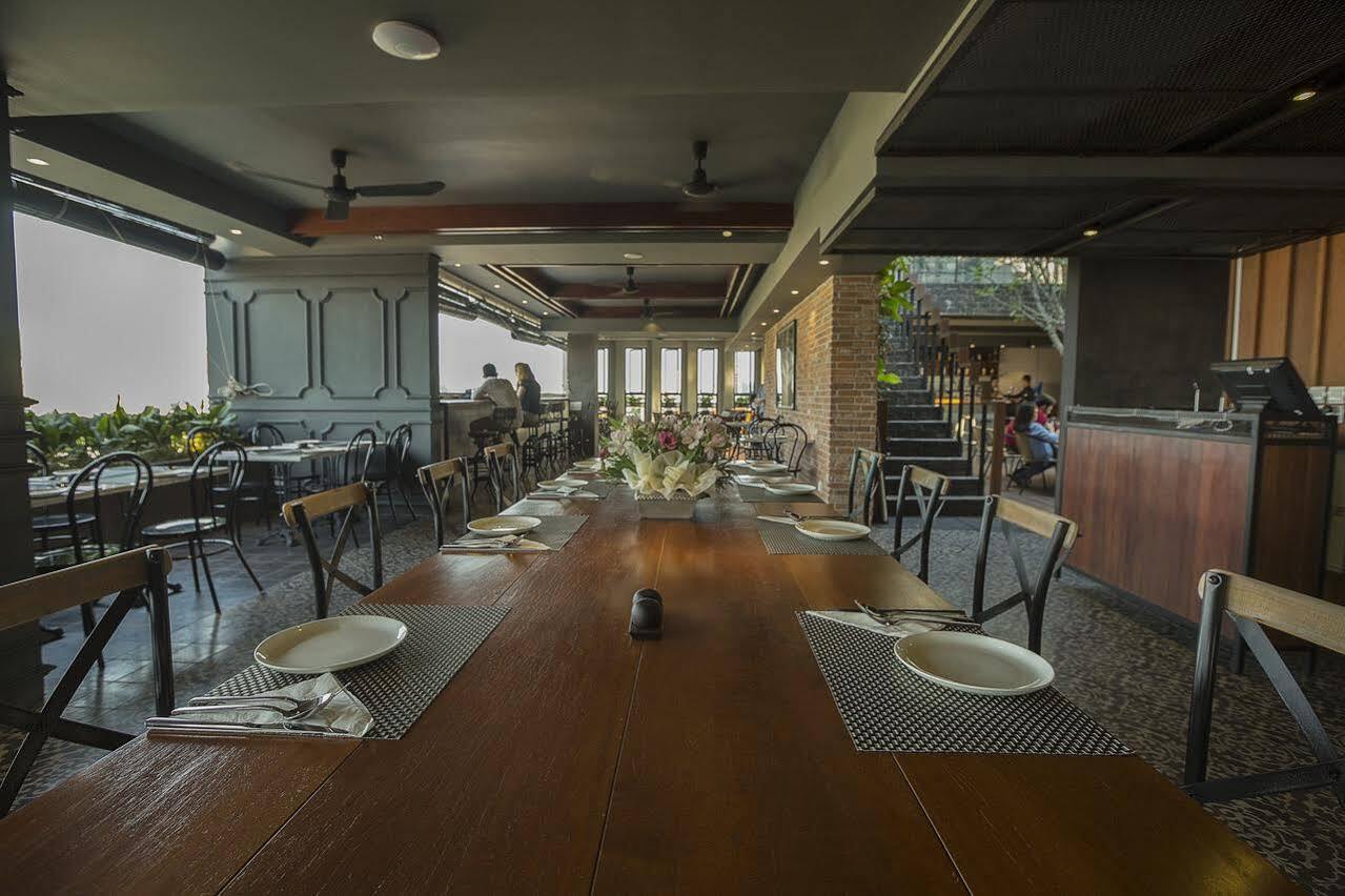 Aquarius Hotel And Urban Resort Phnom Penh Exterior foto